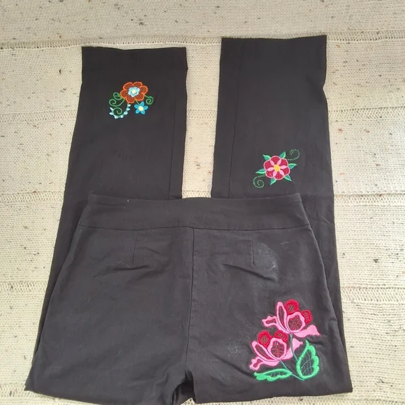 Black Leggins with Floral Embroidery - Picture 3 of 12